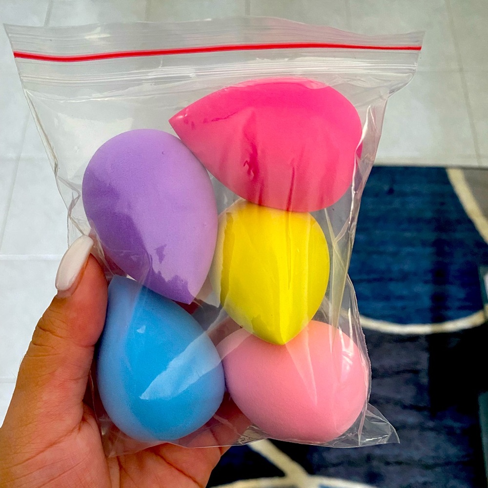 BRAND NEW !! Never used !! 5 Pcs Multi-colored Makeup Sponges!